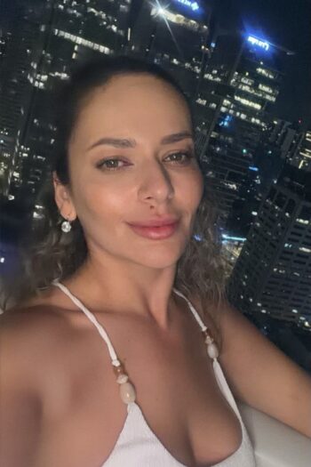 בחיפה – דוגמנית בחורה תיירת